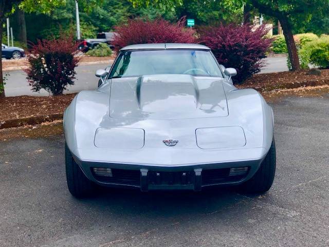 Chevy-corvette-1978-silver-1
