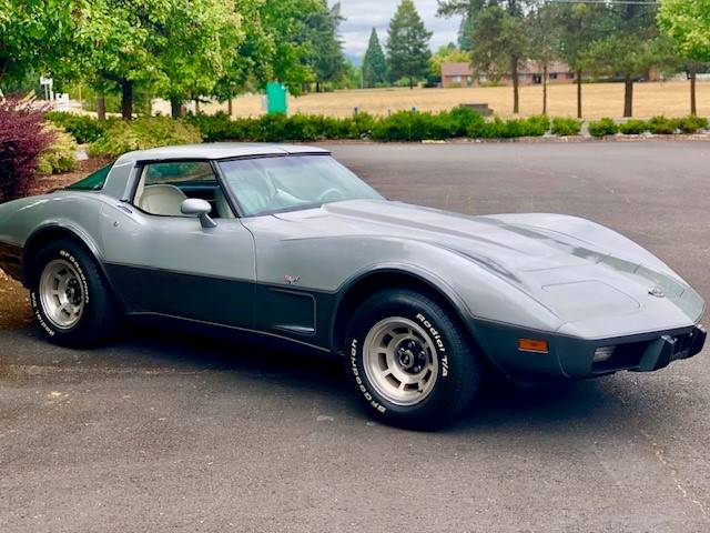 Chevy-corvette-1978-silver-10