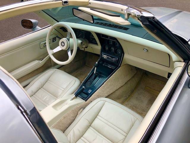 Chevy-corvette-1978-silver-2