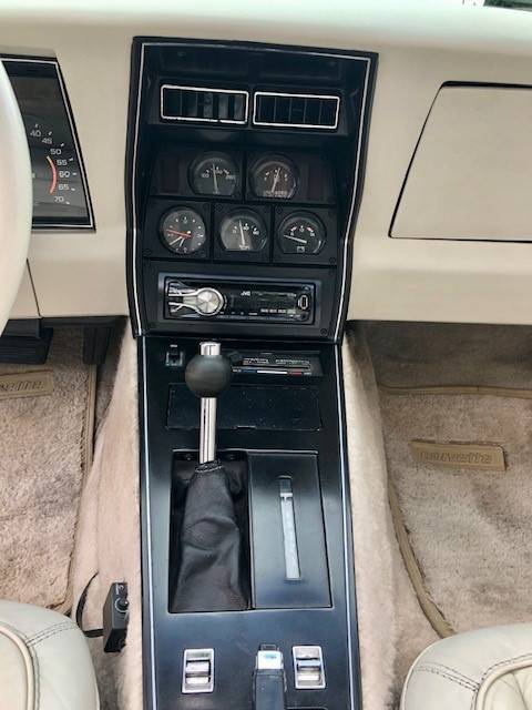 Chevy-corvette-1978-silver-5