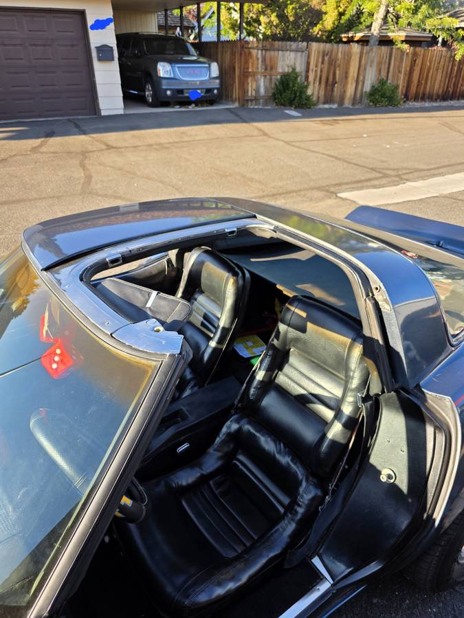 Chevy-corvette-1979-blue-14