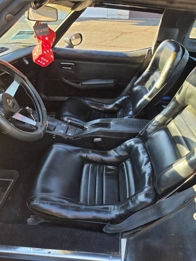 Chevy-corvette-1979-blue-9