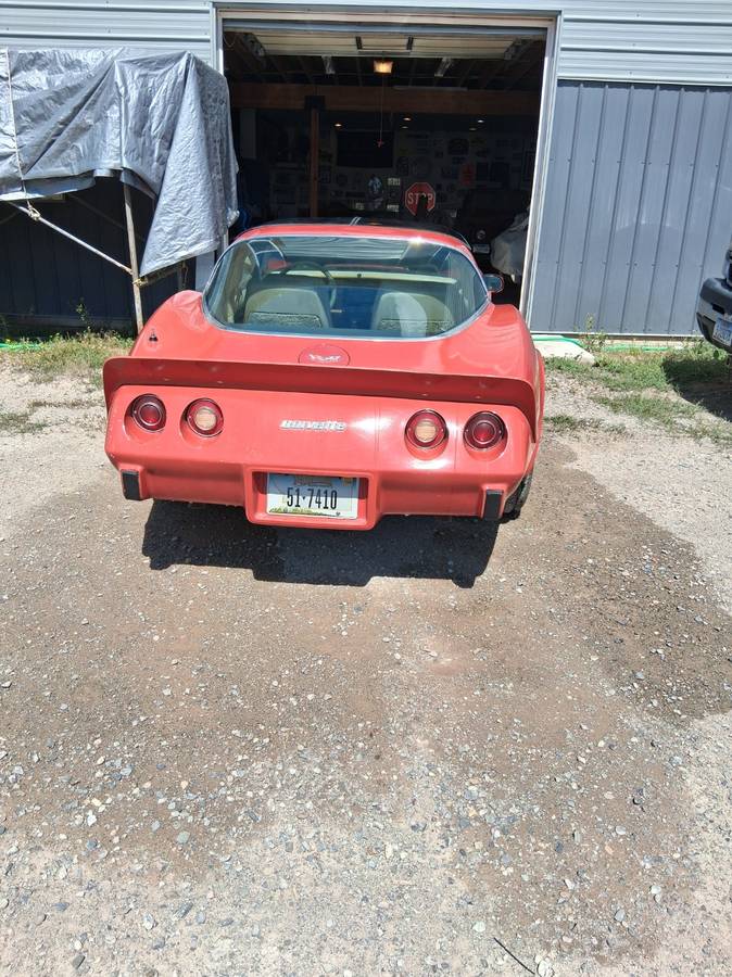 Chevy-corvette-1979-red-11