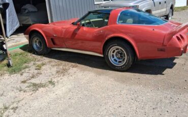 Chevy-corvette-1979-red-12