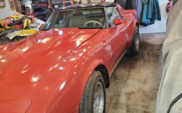 Chevy-corvette-1979-red-2