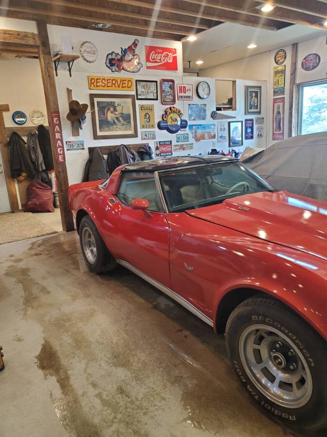 Chevy-corvette-1979-red