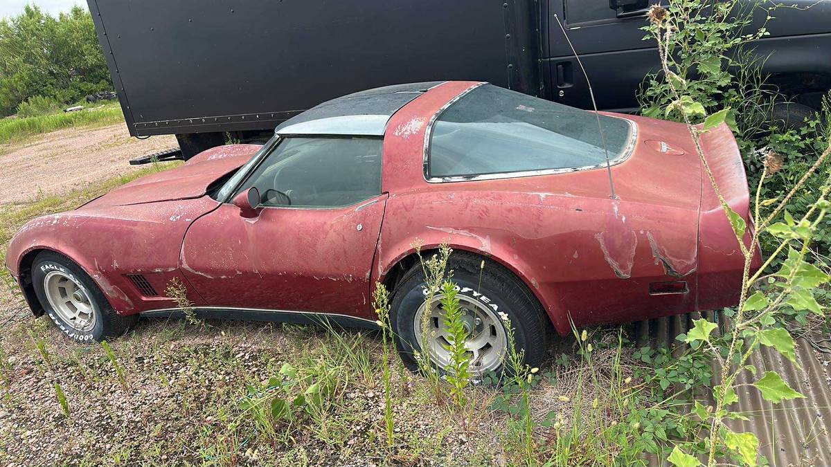 Chevy-corvette-1980-3