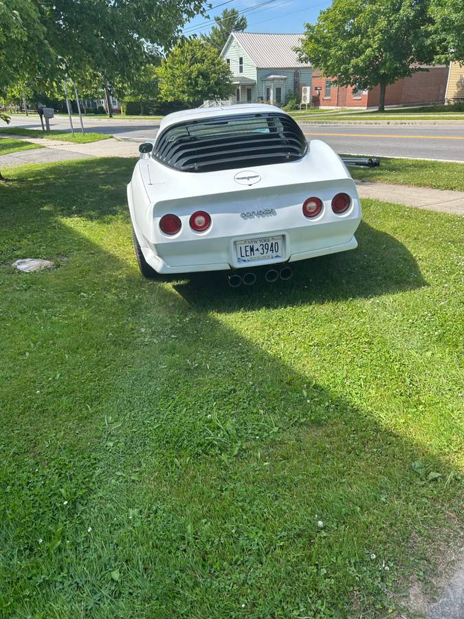 Chevy-corvette-1980-white-1