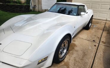 Chevy-corvette-1980-white