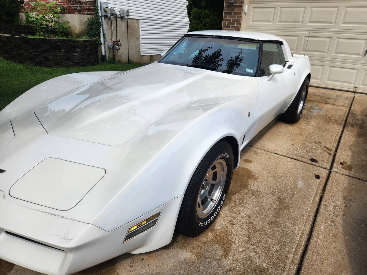 Chevy-corvette-1980-white