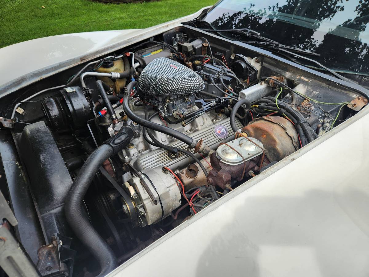 Chevy-corvette-1980-white-15