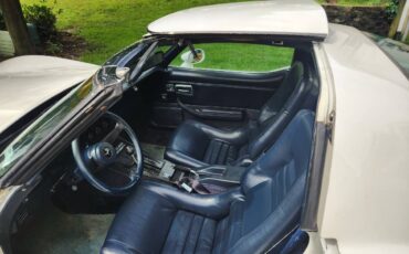 Chevy-corvette-1980-white-2