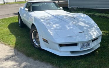 Chevy-corvette-1980-white-2
