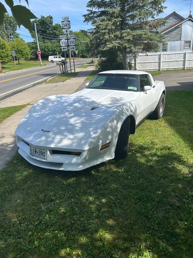 Chevy-corvette-1980-white-3