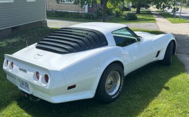 Chevy-corvette-1980-white