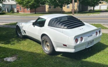 Chevy-corvette-1980-white-4