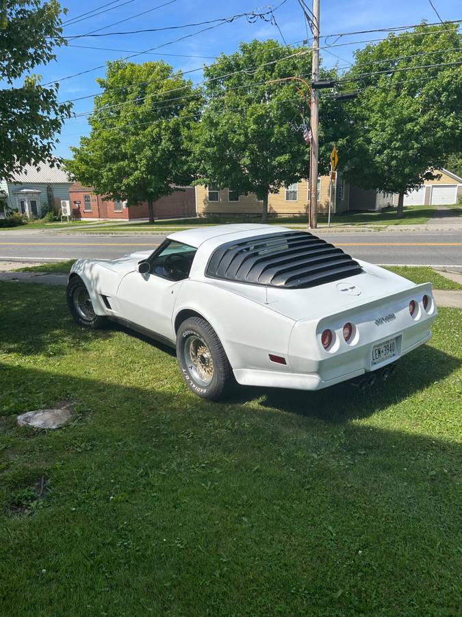 Chevy-corvette-1980-white-4