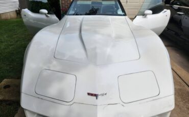 Chevy-corvette-1980-white-9