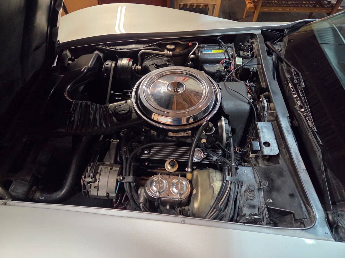 Chevy-corvette-1981-silver-1