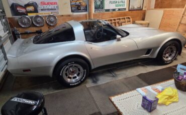Chevy-corvette-1981-silver