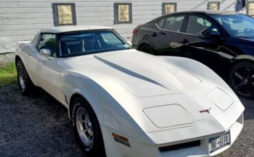 Chevy-corvette-1981-white-1