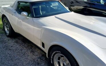 Chevy-corvette-1981-white