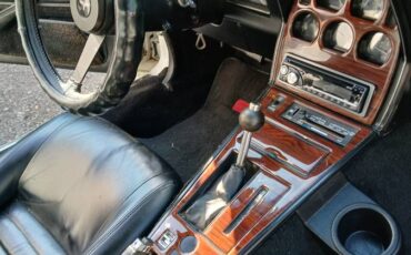 Chevy-corvette-1981-white-4