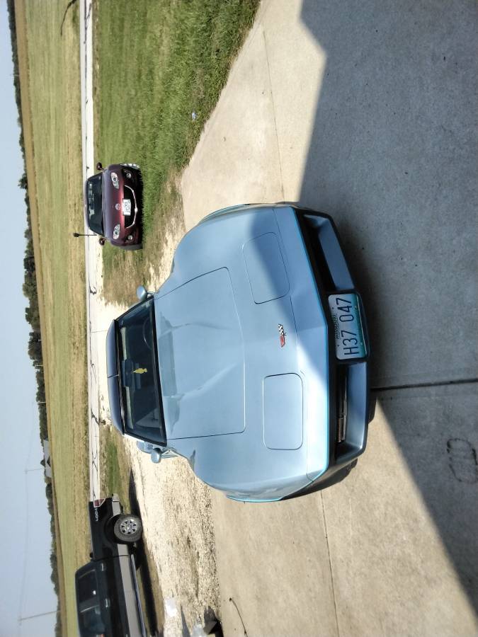 Chevy-corvette-1982-blue-1
