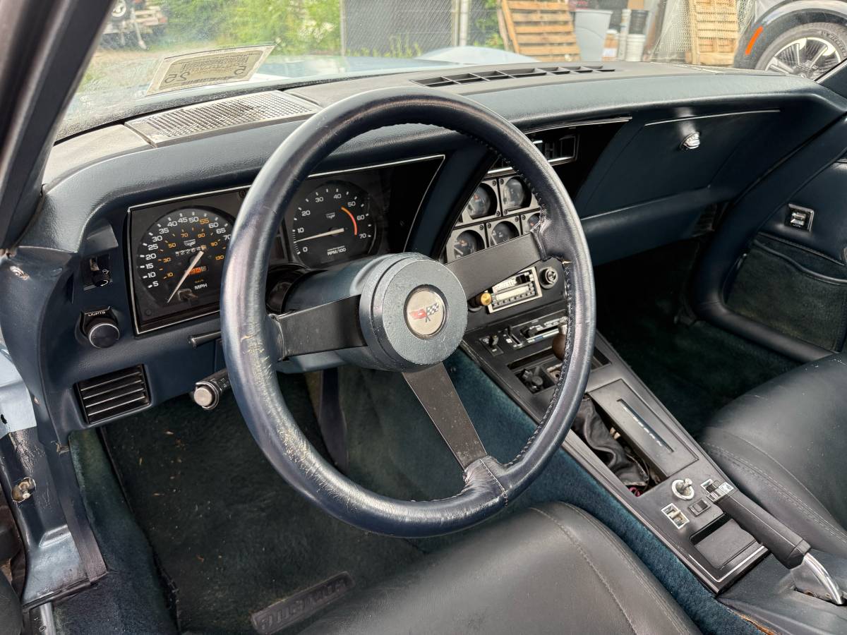 Chevy-corvette-1982-blue-13