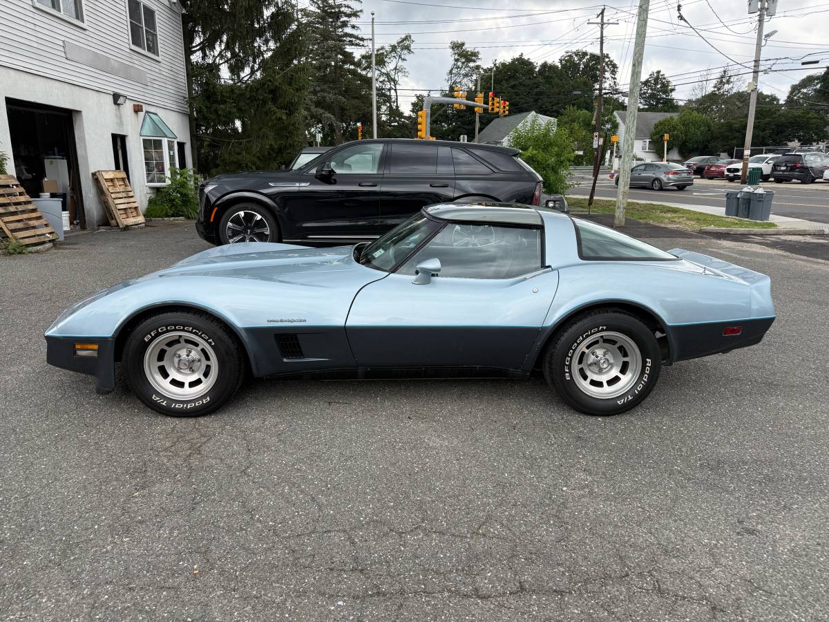 Chevy-corvette-1982-blue-2