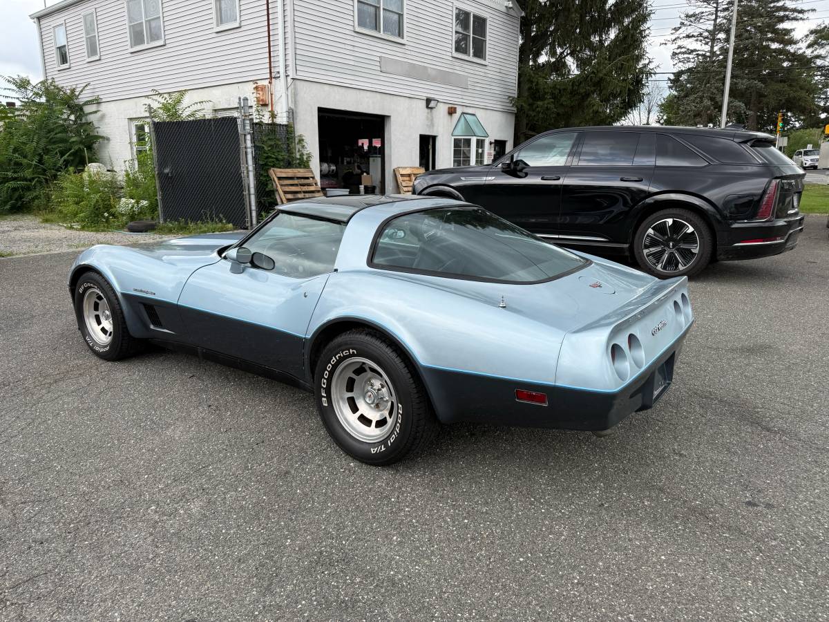 Chevy-corvette-1982-blue-3