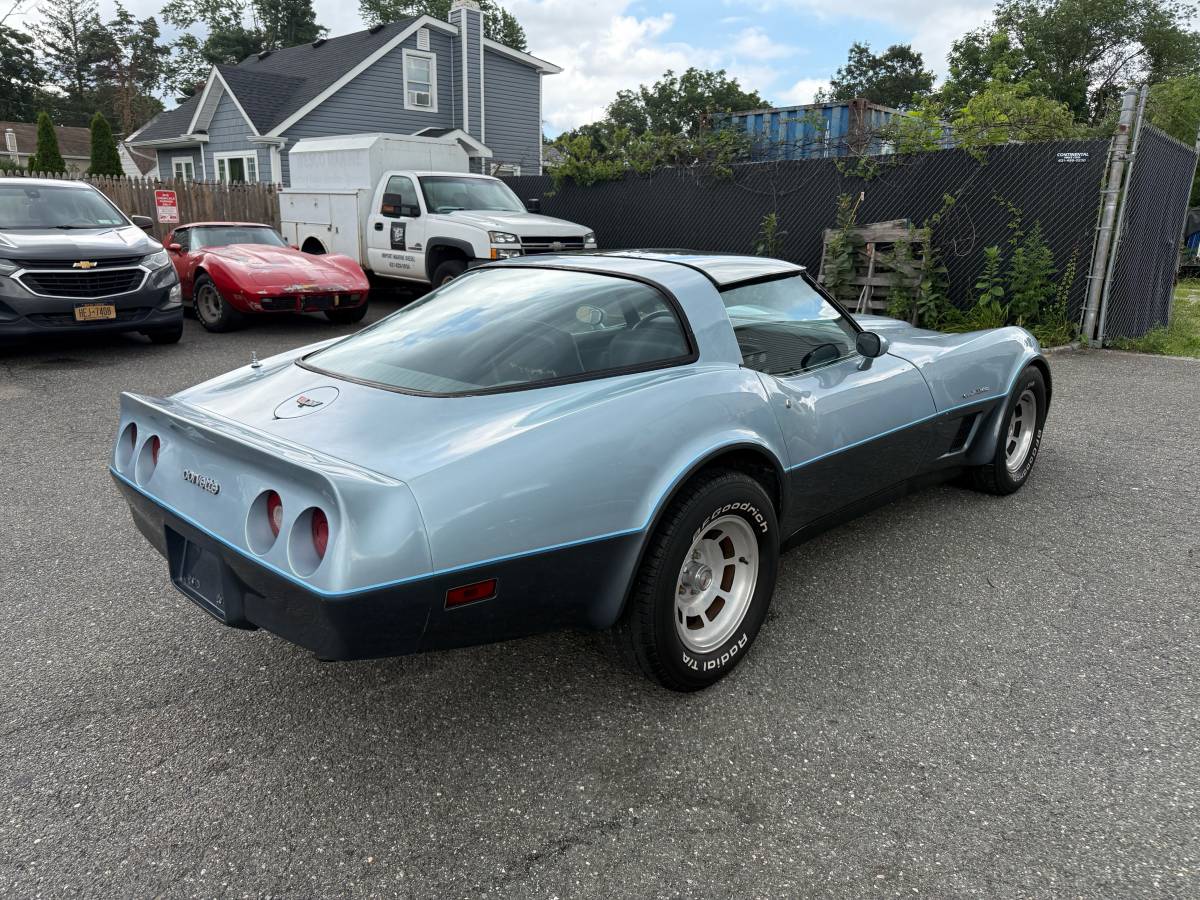 Chevy-corvette-1982-blue-4