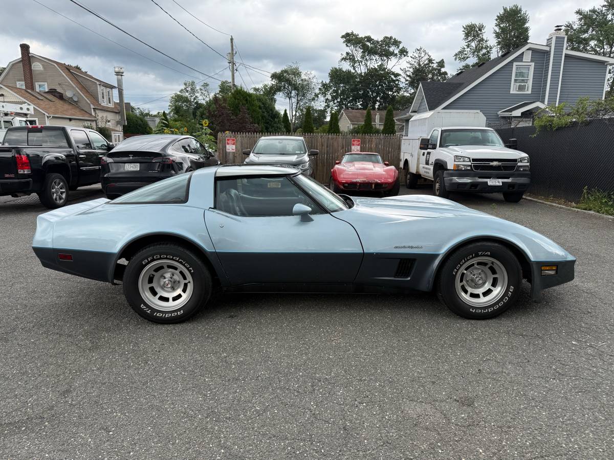 Chevy-corvette-1982-blue-5