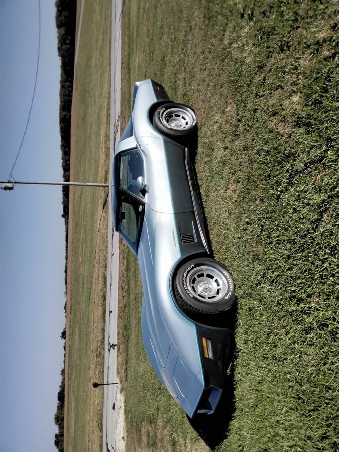 Chevy-corvette-1982-blue