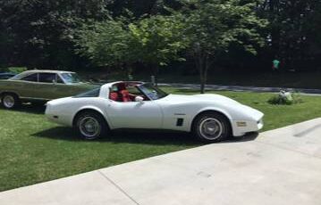 Chevy-corvette-1982-white