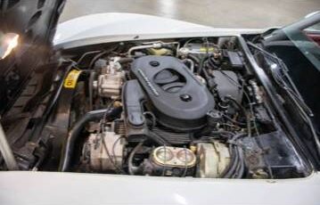 Chevy-corvette-1982-white-4