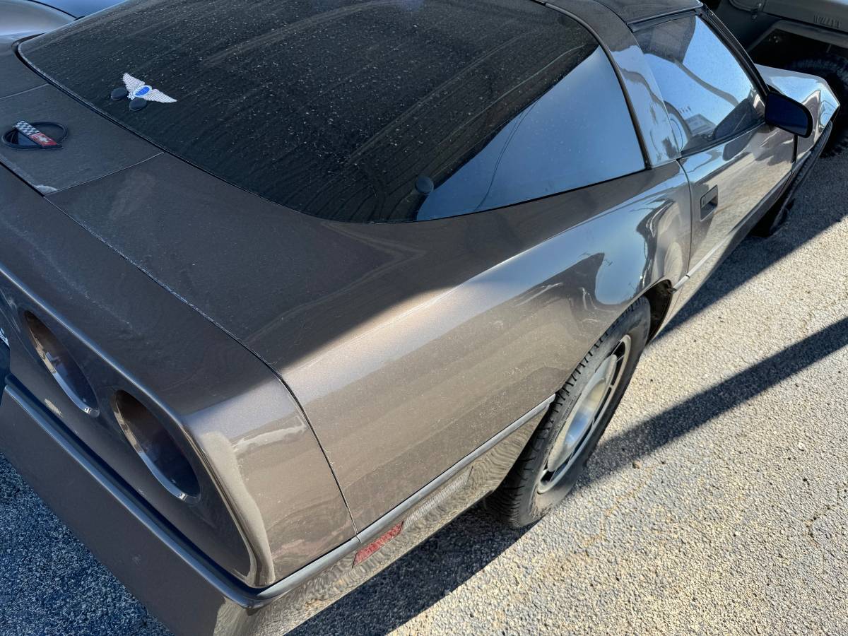 Chevy-corvette-1984-brown-3