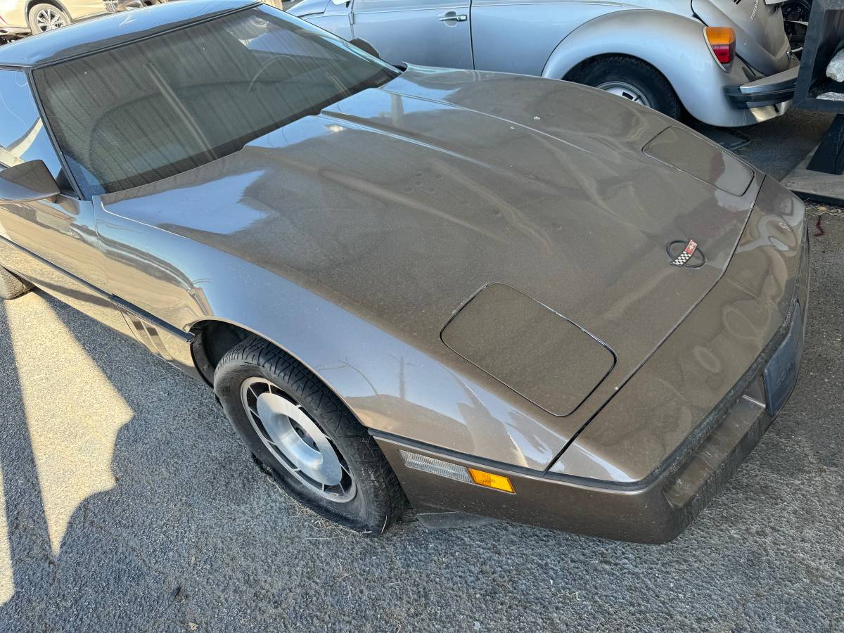 Chevy-corvette-1984-brown-4