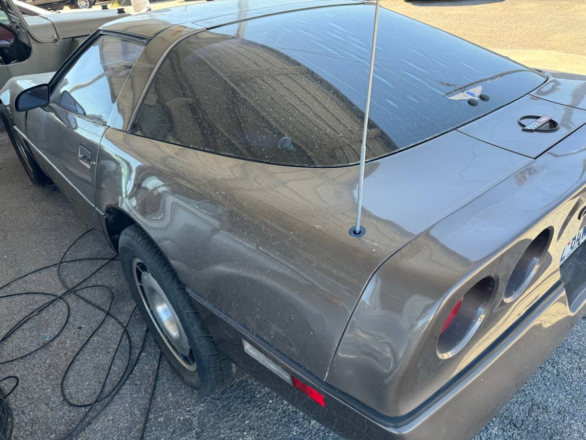 Chevy-corvette-1984-brown-5