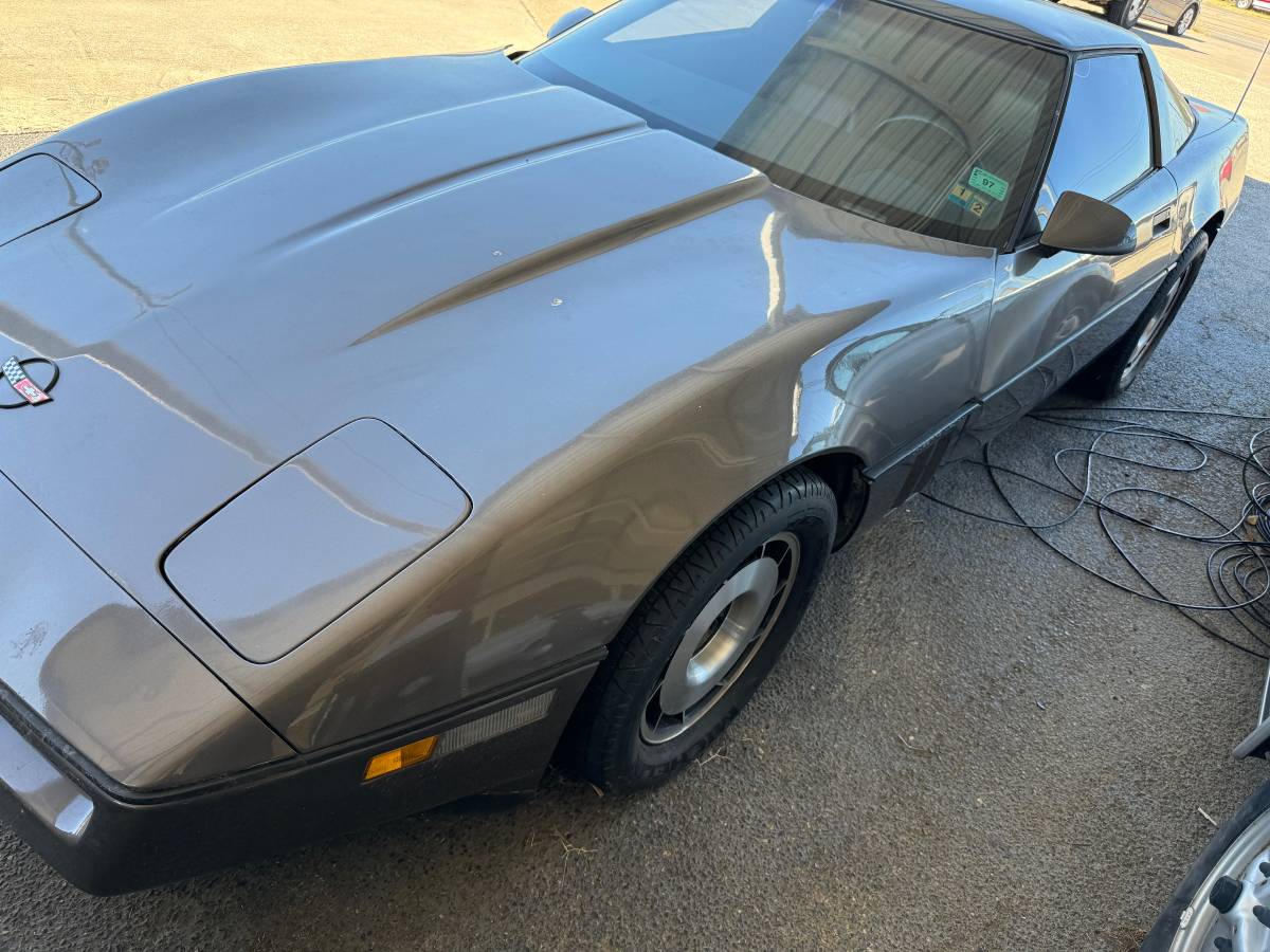 Chevy-corvette-1984-brown
