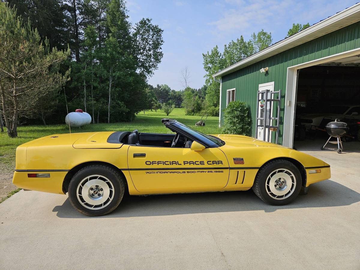 Chevy-corvette-1986-yellow-1