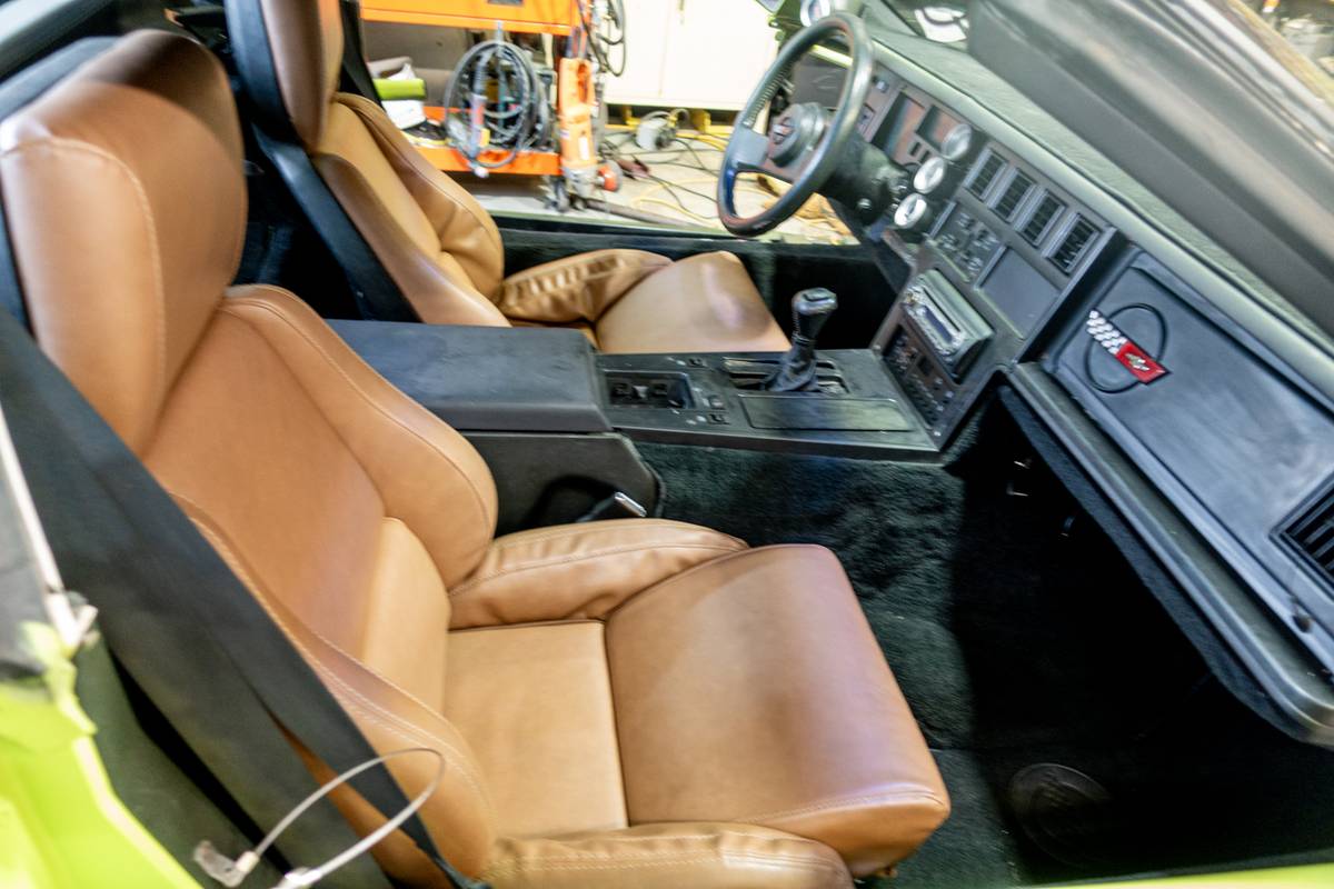 Chevy-corvette-1988-green-9