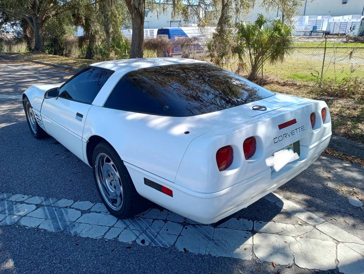 Chevy-corvette-1992-white-3
