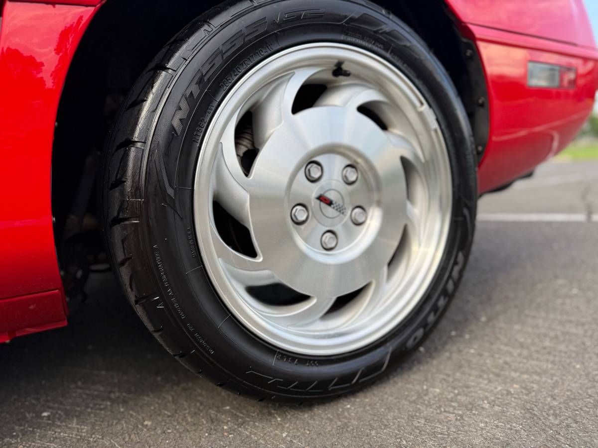 Chevy-corvette-1995-red-18