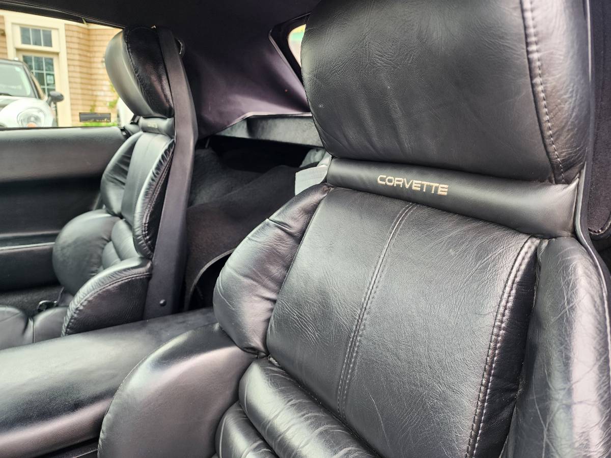 Chevy-corvette-convertible-1991-black-11