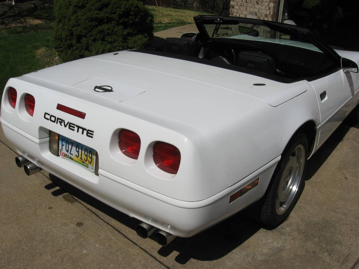 Chevy-corvette-convertible-1991-white-1