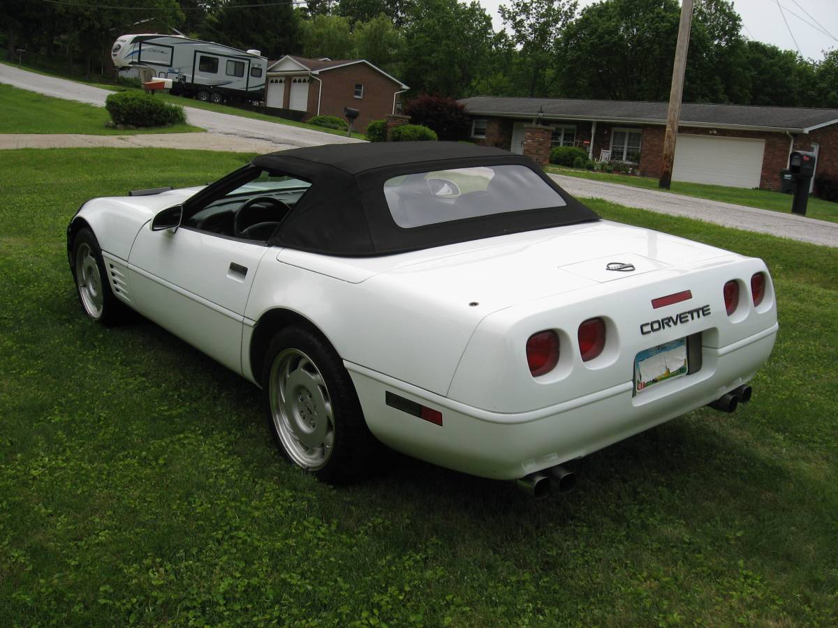 Chevy-corvette-convertible-1991-white-3