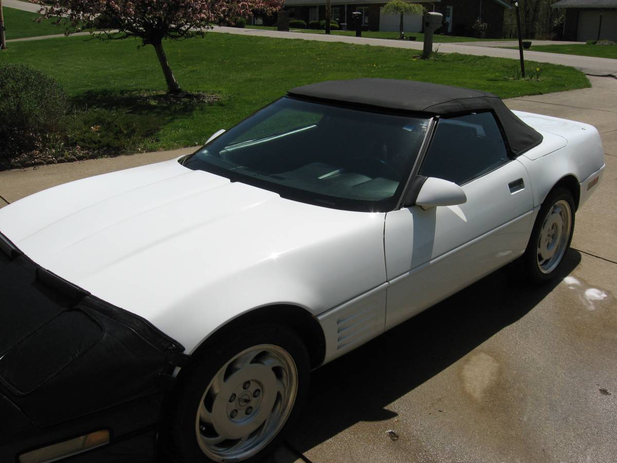 Chevy-corvette-convertible-1991-white