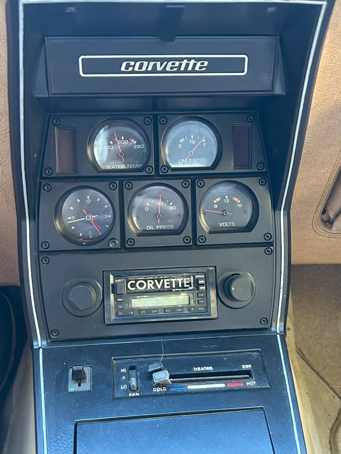 Chevy-corvette-coupe-1977-custom-4
