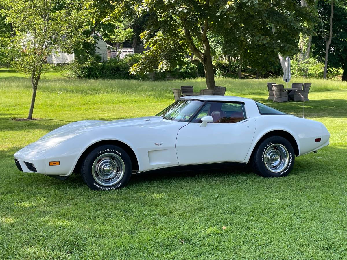 Chevy-corvette-coupe-1979-white-3
